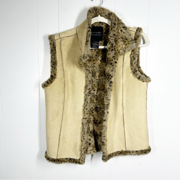 Tally Ho Outerwear Tan Faux Suede Faux Fur Animal Print Lined Vest Medium - Picture 1 of 5